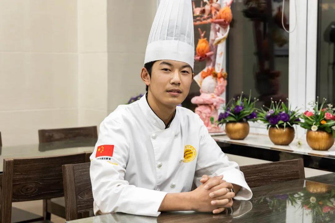 央视主持人与新东方“丁真”的一次偶遇！