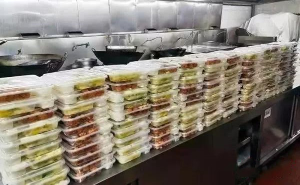 武汉“方舱医院”供应餐食：营养搭配抗击冠状病毒