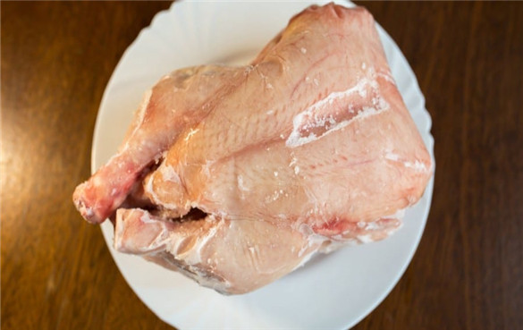 解冻肉类的2个错误方法，怎么正确解冻肉类？