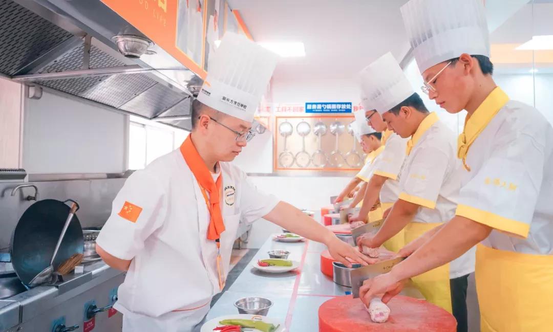 真材实料的实操训练，才是好学校的标准！