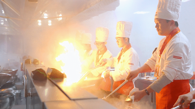 真材实料的实操训练，才是好学校的标准！