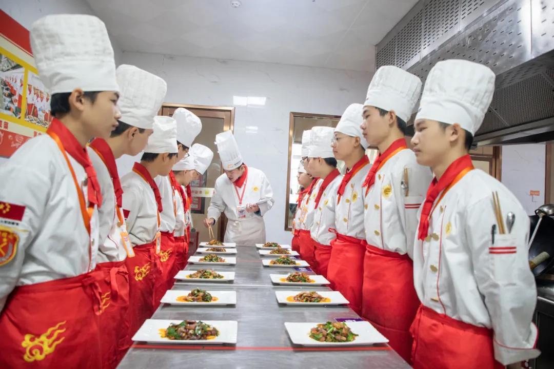 真材实料的实操训练，才是好学校的标准！