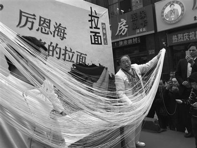 “世界拉面大王”厉恩海：拉面细过头发丝