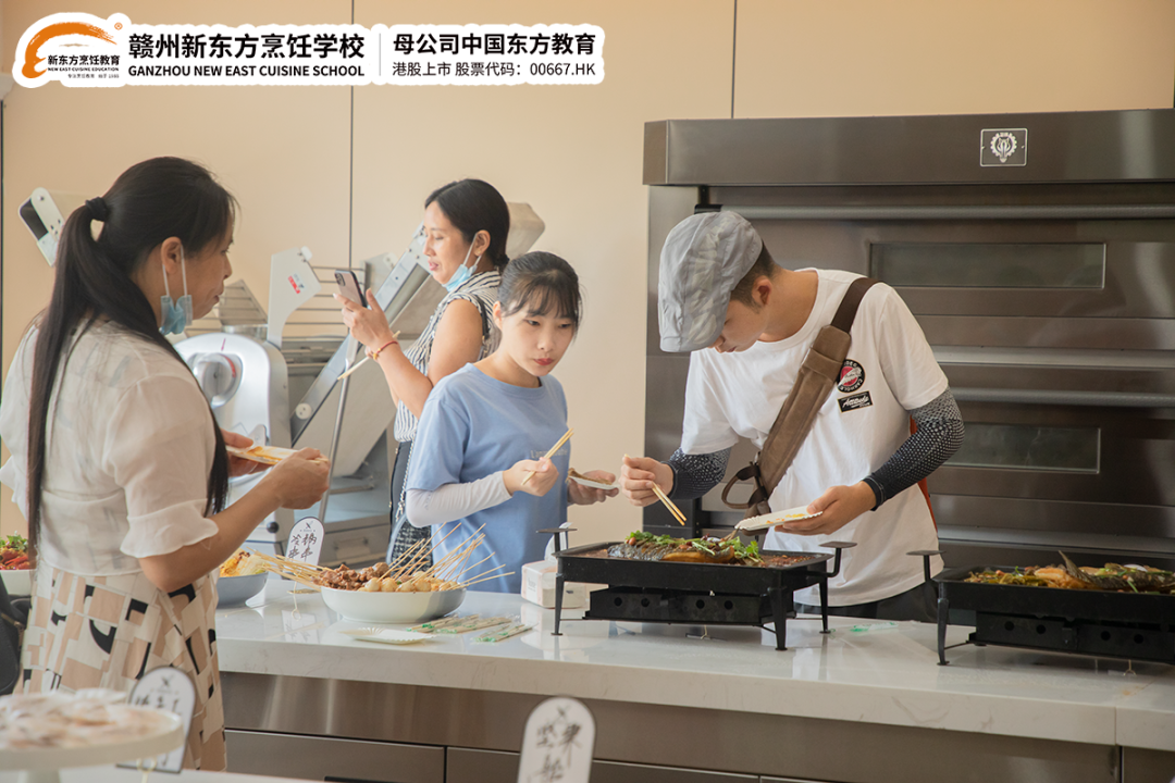 美食狂欢节倒计时仅剩一天，准备迎接美食的盛宴吧！