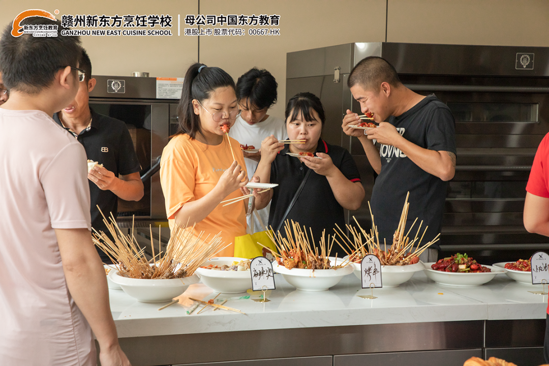 美食狂欢节倒计时仅剩一天，准备迎接美食的盛宴吧！